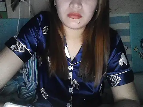 Snapshot of leamorena chatting on 10/05/25, 03:43 leamorena online show from 10/05/25, 03:43