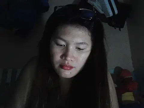 Snapshot of leamorena chatting on 11/24/25, 03:12 leamorena online show from 11/24/25, 03:12