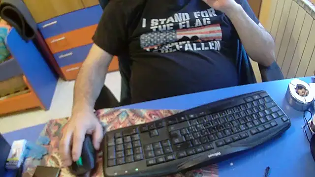 Snapshot of Tango128 chatting on 09/30/25, 06:40 Tango128 online show from 09/30/25, 06:40