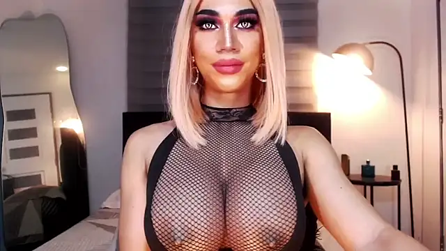 Snapshot of MassiveCockxMistress chatting on 12/17/24, 07:15 MassiveCockxMistress online show from 12/17/24, 07:15