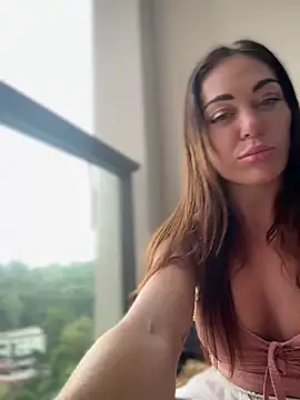 LilliThelo online show from 10/15/25, 06:57