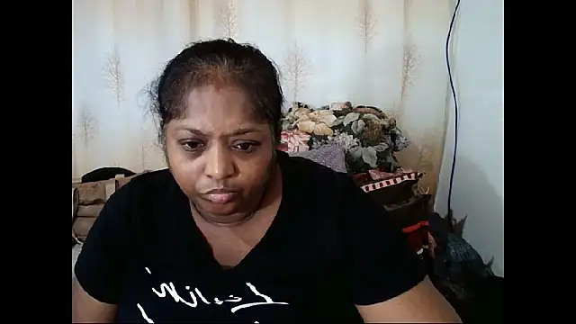 Snapshot of Indiantasha chatting on 02/06/25, 04:14 Indiantasha online show from 02/06/25, 04:14