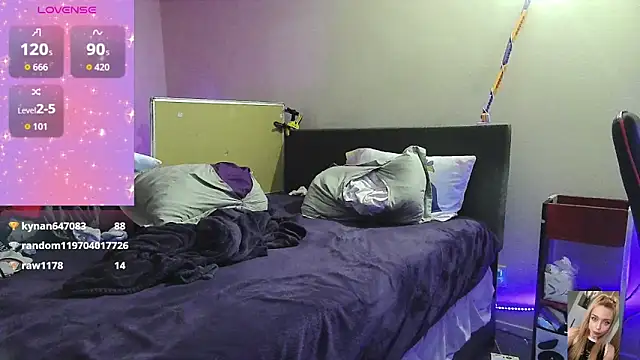 Snapshot of Blondiewithanass chatting on 10/18/25, 02:03 Blondiewithanass online show from 10/18/25, 02:03