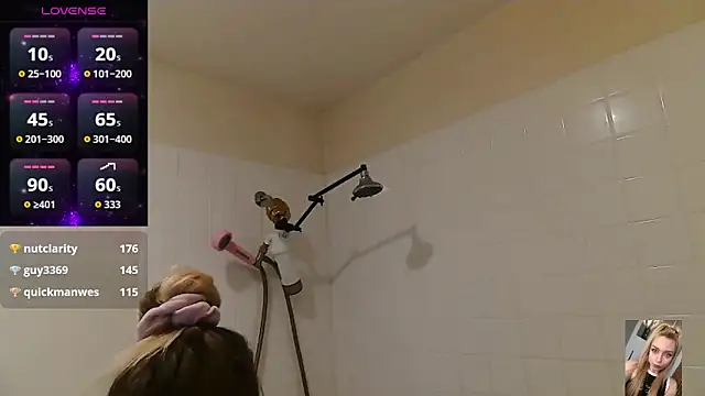 Snapshot of Blondiewithanass chatting on 10/21/25, 12:22 Blondiewithanass online show from 10/21/25, 12:22
