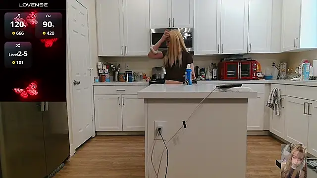 Blondiewithanass online show from 05/28/26, 04:48