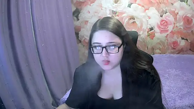 Snapshot of OverseerX chatting on 10/24/25, 09:00 OverseerX online show from 10/24/25, 09:00