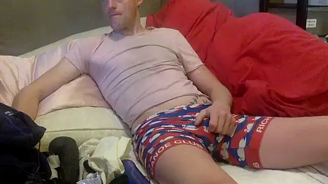 Snapshot of londonfuckwhore chatting on 10/14/25, 03:18 londonfuckwhore online show from 10/14/25, 03:18