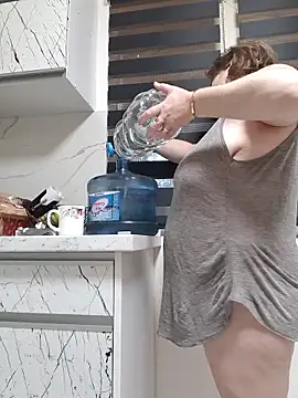 Snapshot of cindybbwsquirt chatting on 09/19/25, 04:14 cindybbwsquirt online show from 09/19/25, 04:14