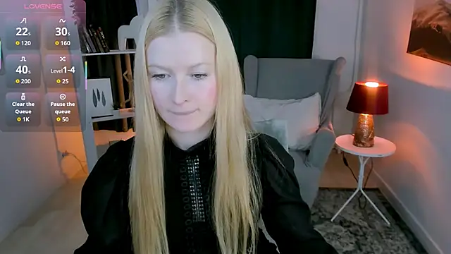 Snapshot of Laly_Peach chatting on 11/03/25, 11:00 Laly Peach online show from 11/03/25, 11:00