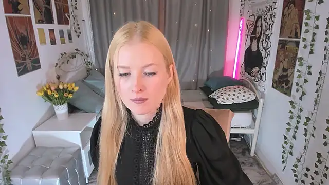 Snapshot of Laly_Peach chatting on 11/11/25, 03:56 Laly Peach online show from 11/11/25, 03:56