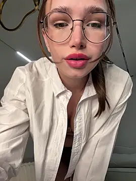 Snapshot of stefannichka chatting on 11/17/25, 08:36 stefannichka online show from 11/17/25, 08:36