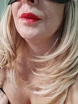 Snapshot of Vivian115 chatting on 11/22/25, 03:44 Vivian115 online show from 11/22/25, 03:44