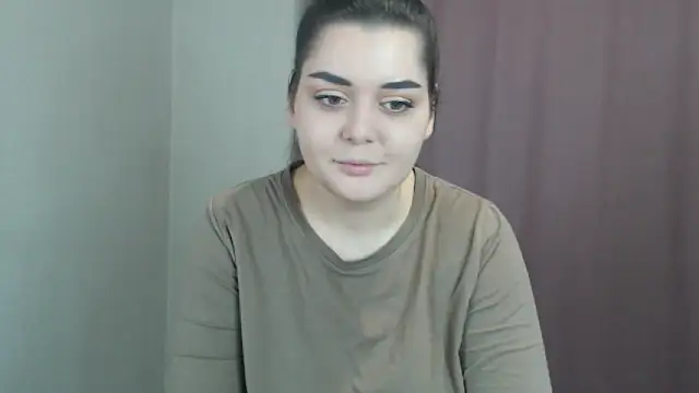 Snapshot of ohhhMie chatting on 12/12/24, 11:03 ohhhMie online show from 12/12/24, 11:03