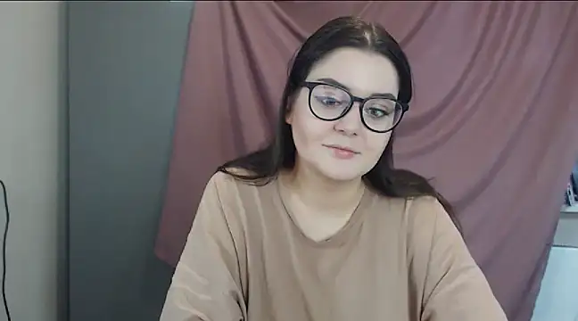Snapshot of ohhhMie chatting on 02/02/25, 10:13 ohhhMie online show from 02/02/25, 10:13