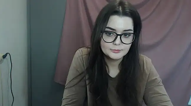 Snapshot of ohhhMie chatting on 02/13/25, 05:01 ohhhMie online show from 02/13/25, 05:01