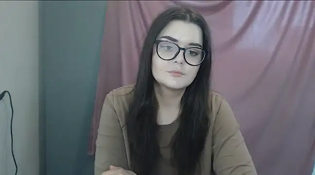 Snapshot of ohhhMie chatting on 02/16/25, 12:43 ohhhMie online show from 02/16/25, 12:43