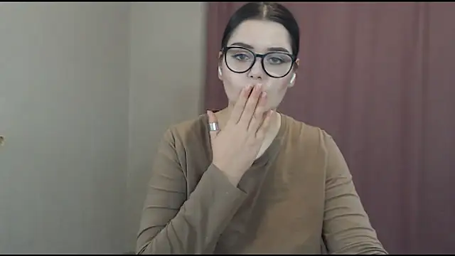 Snapshot of ohhhMie chatting on 02/20/25, 07:19 ohhhMie online show from 02/20/25, 07:19