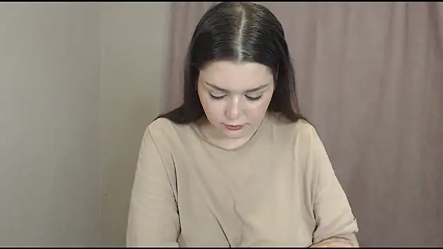 Snapshot of ohhhMie chatting on 10/06/25, 01:30 ohhhMie online show from 10/06/25, 01:30