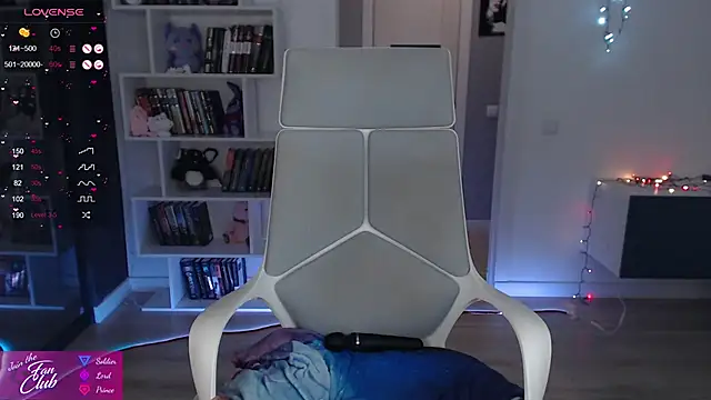 Emma Bryan online show from 03/18/25, 09:10