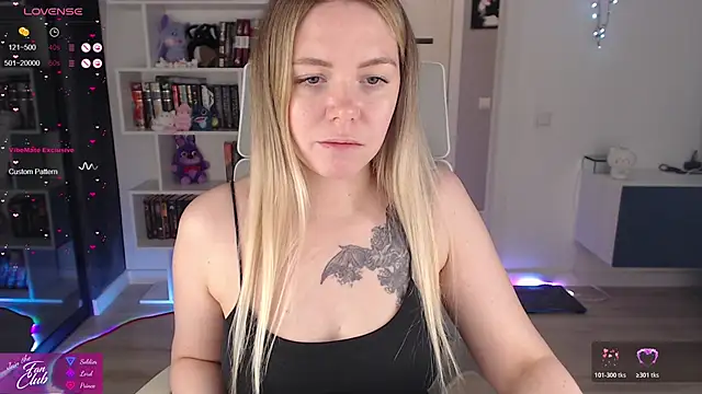 Snapshot of Emma_Bryan chatting on 11/21/25, 06:17 Emma Bryan online show from 11/21/25, 06:17