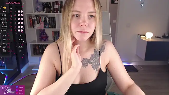 Snapshot of Emma_Bryan chatting on 11/27/25, 06:32 Emma Bryan online show from 11/27/25, 06:32