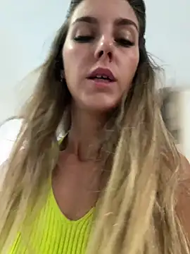 Snapshot of nicole_98 chatting on 10/29/25, 03:58 nicole 98 online show from 10/29/25, 03:58