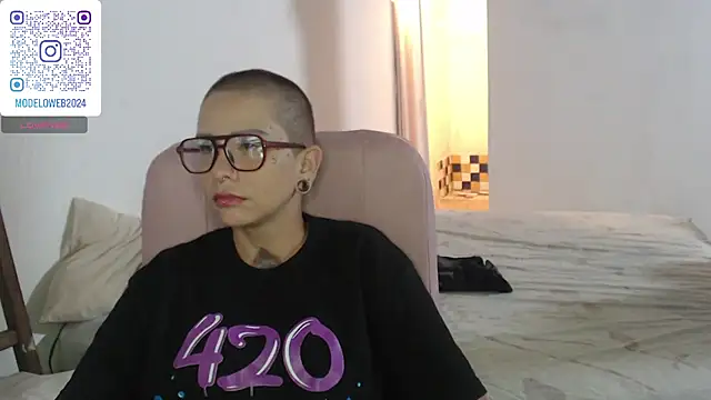 moon cat85 online show from 02/05/25, 10:55