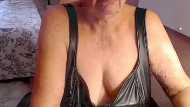 GrannyChrissy68 online show from 01/30/25, 12:37