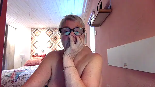 GrannyChrissy68 online show from 09/11/25, 11:54