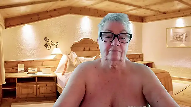 GrannyChrissy68 online show from 12/19/25, 01:40