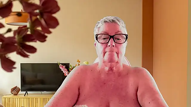 GrannyChrissy68 online show from 02/24/26, 10:41