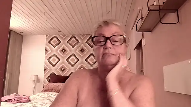 GrannyChrissy68 online show from 03/01/26, 05:48
