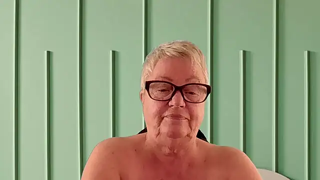 GrannyChrissy68 online show from 03/17/26, 10:24
