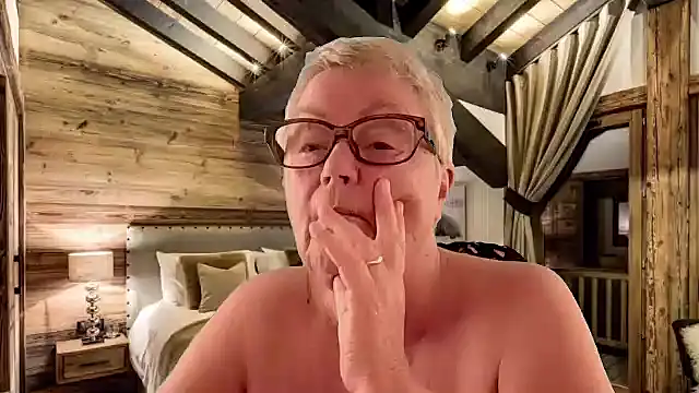 GrannyChrissy68 online show from 03/18/26, 10:24