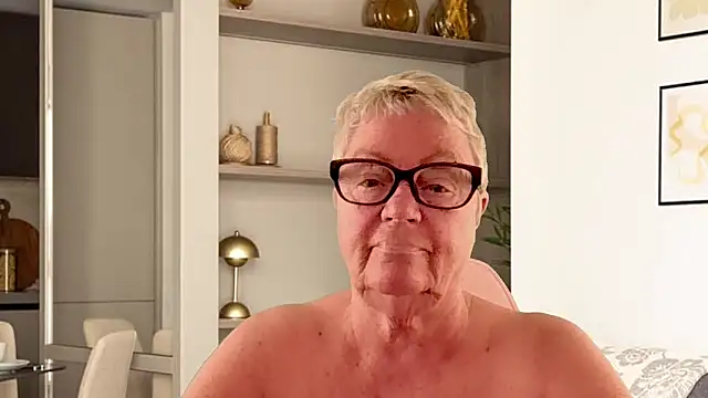 GrannyChrissy68 online show from 04/11/26, 01:26