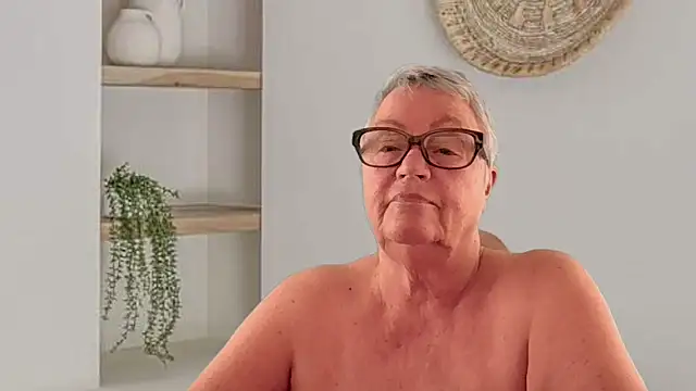 GrannyChrissy68 online show from 05/28/26, 12:46