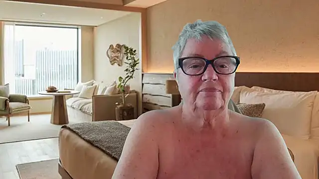 GrannyChrissy68 online show from 06/05/26, 12:33
