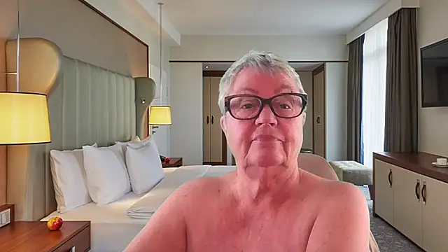 GrannyChrissy68 online show from 06/09/26, 01:23