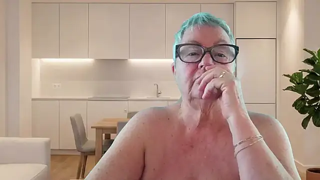 GrannyChrissy68 online show from 06/11/26, 09:24
