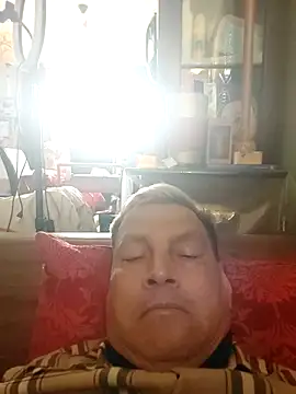 Snapshot of gayphotograper chatting on 11/06/25, 02:51 gayphotograper online show from 11/06/25, 02:51