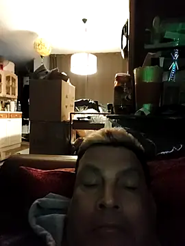 Snapshot of gayphotograper chatting on 12/15/25, 01:32 gayphotograper online show from 12/15/25, 01:32