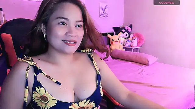 Snapshot of yenyen_ chatting on 04/26/26, 01:42 yenyen online show from 04/26/26, 01:42
