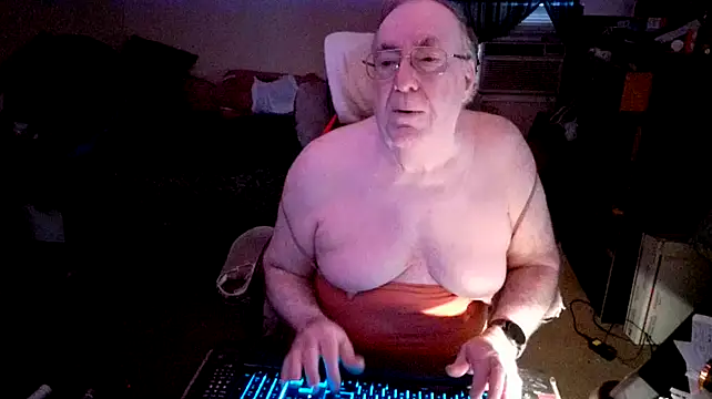 Snapshot of Toastir chatting on 01/12/25, 03:03 Toastir online show from 01/12/25, 03:03