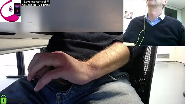 Snapshot of pliko chatting on 11/10/25, 10:03 pliko online show from 11/10/25, 10:03