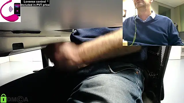 Snapshot of pliko chatting on 11/13/25, 03:55 pliko online show from 11/13/25, 03:55