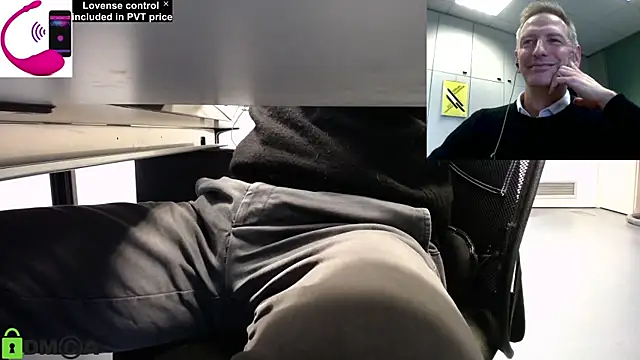 Snapshot of pliko chatting on 12/01/25, 10:31 pliko online show from 12/01/25, 10:31