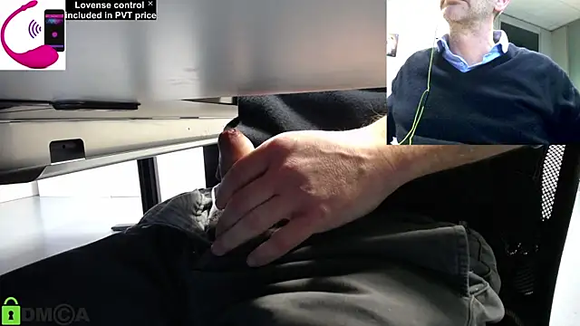 Snapshot of pliko chatting on 12/05/25, 10:13 pliko online show from 12/05/25, 10:13