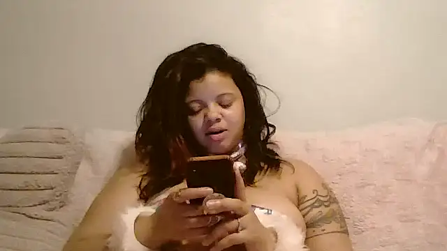 Snapshot of beautylovess chatting on 05/26/26, 03:02 beautylovess online show from 05/26/26, 03:02