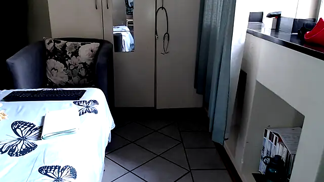 Snapshot of FitSelina66 chatting on 10/05/25, 12:36 FitSelina66 online show from 10/05/25, 12:36