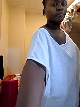 Snapshot of FitSelina66 chatting on 10/11/25, 06:01 FitSelina66 online show from 10/11/25, 06:01